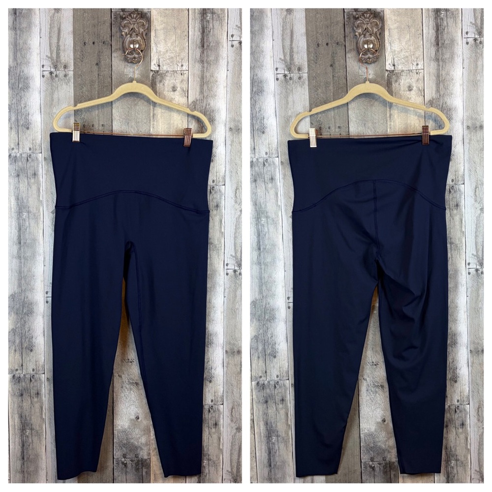 Spanx SpanxShape Booty Boost 7/8 Leggings in Timeless Navy Size 1X Plus Size Fit - Picture 9 of 14